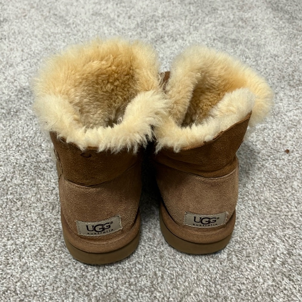 UGG